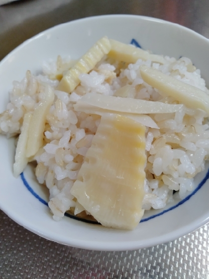 油揚げも入れて美味しい！たけのこご飯