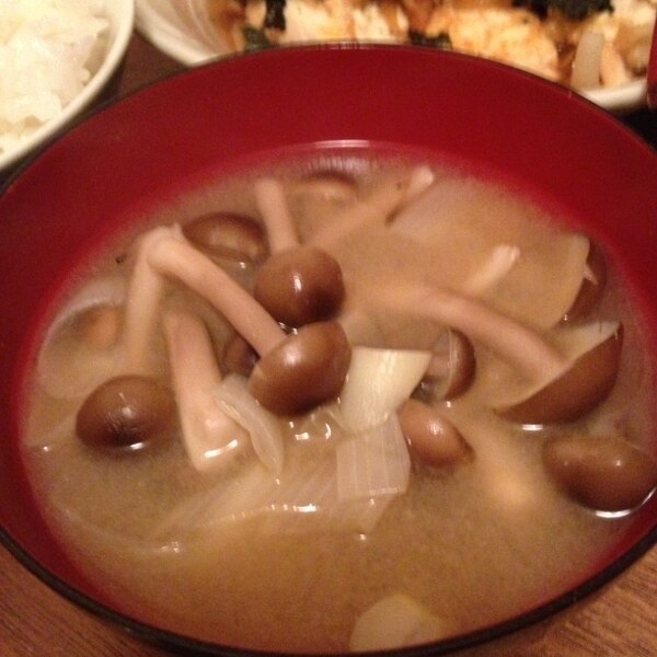 二日酔いに最高 シメジ長ネギほっこりお味噌汁 レシピ 作り方 By みゅうしろ 楽天レシピ 二日酔いに最高 シメジ長ネギほっこりお味噌汁 レシピ 作り方 By みゅうしろ 楽天レシピ