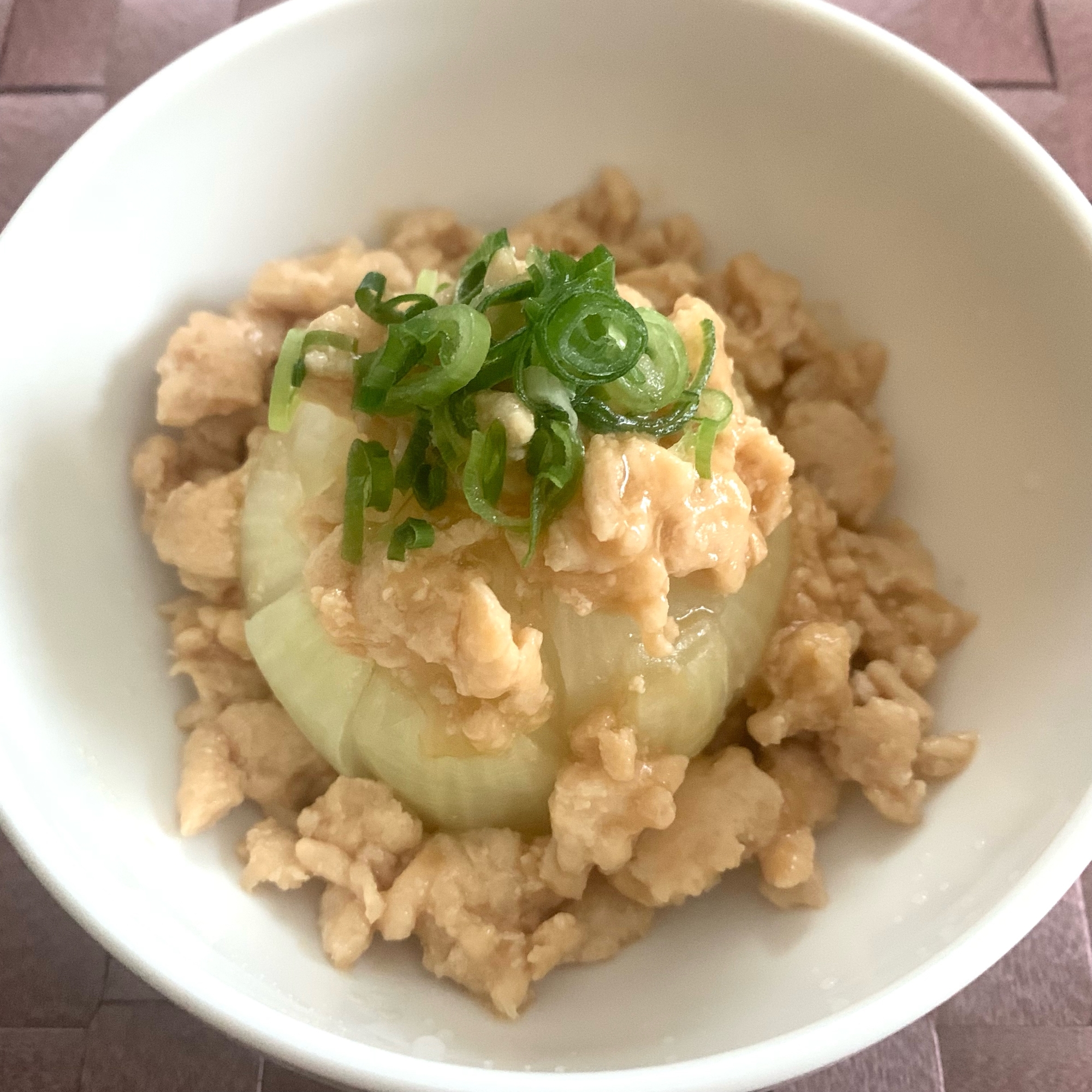 【電子レンジで】玉ねぎのひき肉味噌がけ