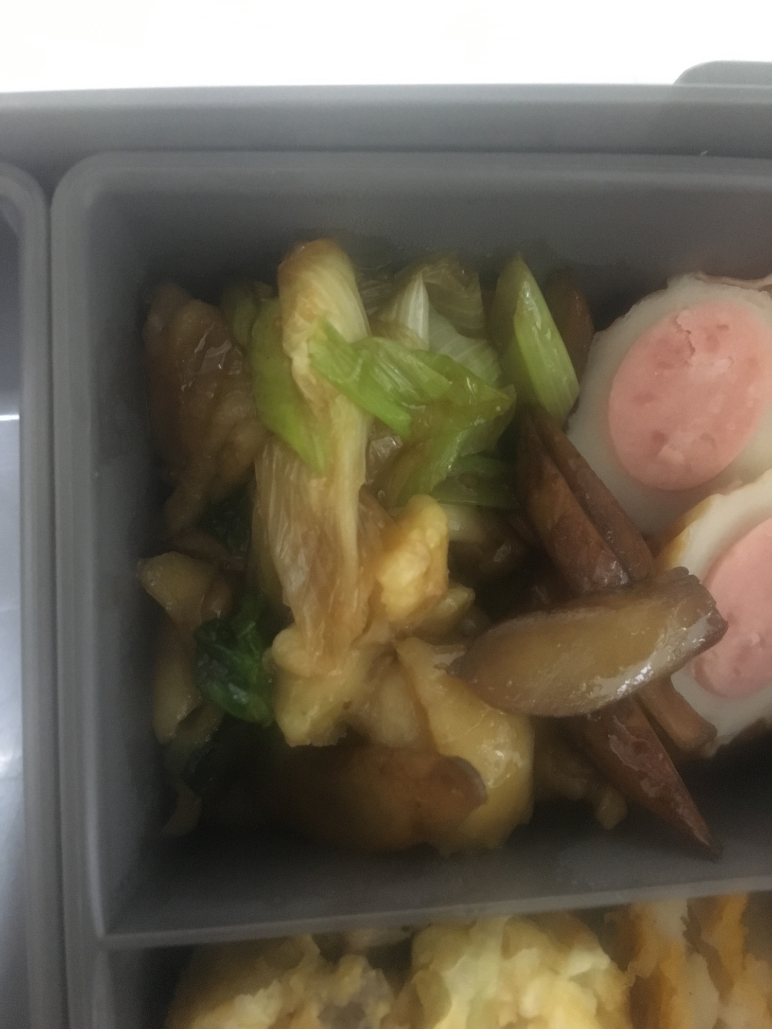 鶏皮と椎茸と白葱の焼肉タレ炒め(^ ^)