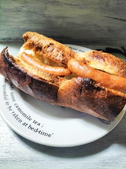 おはようです♬今日の朝食にこちら✨フランスパンで作ってみました❥ボリューム満点美味しいホットドッグに♡素敵レシピ感謝です(⁠◕⁠ᴗ⁠◕⁠✿⁠)