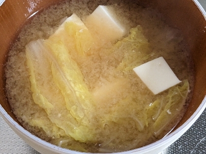 白菜と絹ごし豆腐の味噌汁