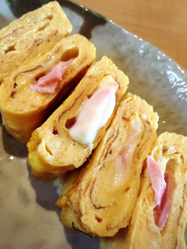 お弁当に ベーコンチーズ入りの卵焼き レシピ 作り方 By こたなれ 楽天レシピ