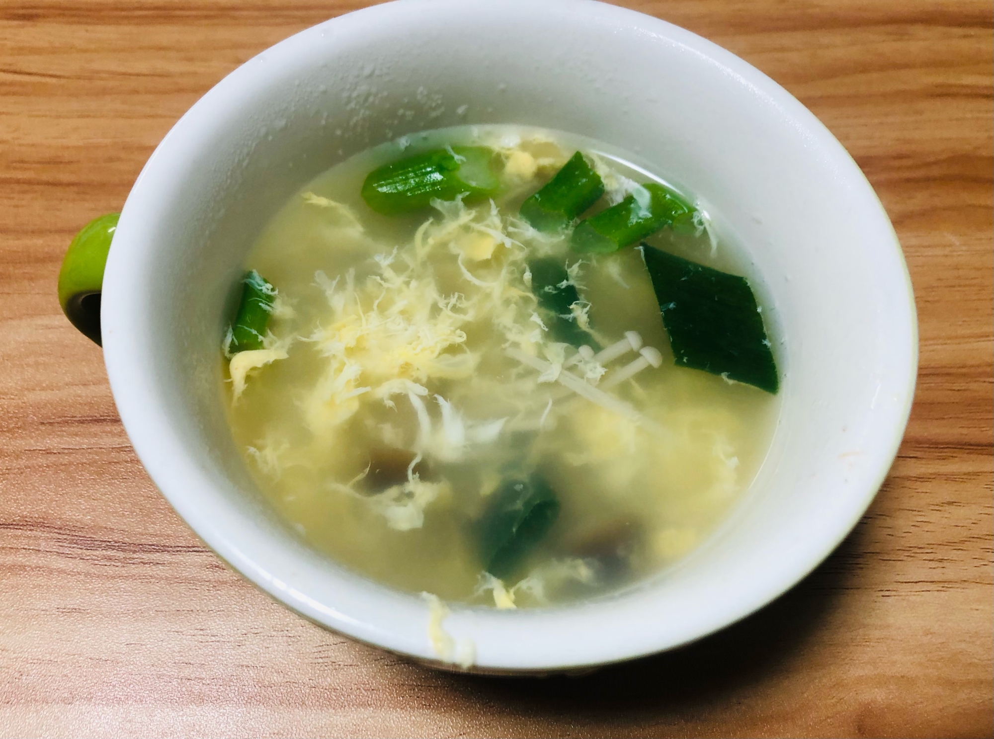 卵とキノコの中華風スープ
