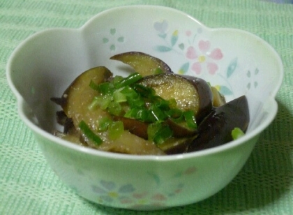 簡単なお料理、助かります。塩麹とお味噌で凄く美味しく出来上がり、ご飯がいけちゃいます。とろ～っとしたおナス、ペロッと食べちゃいます。