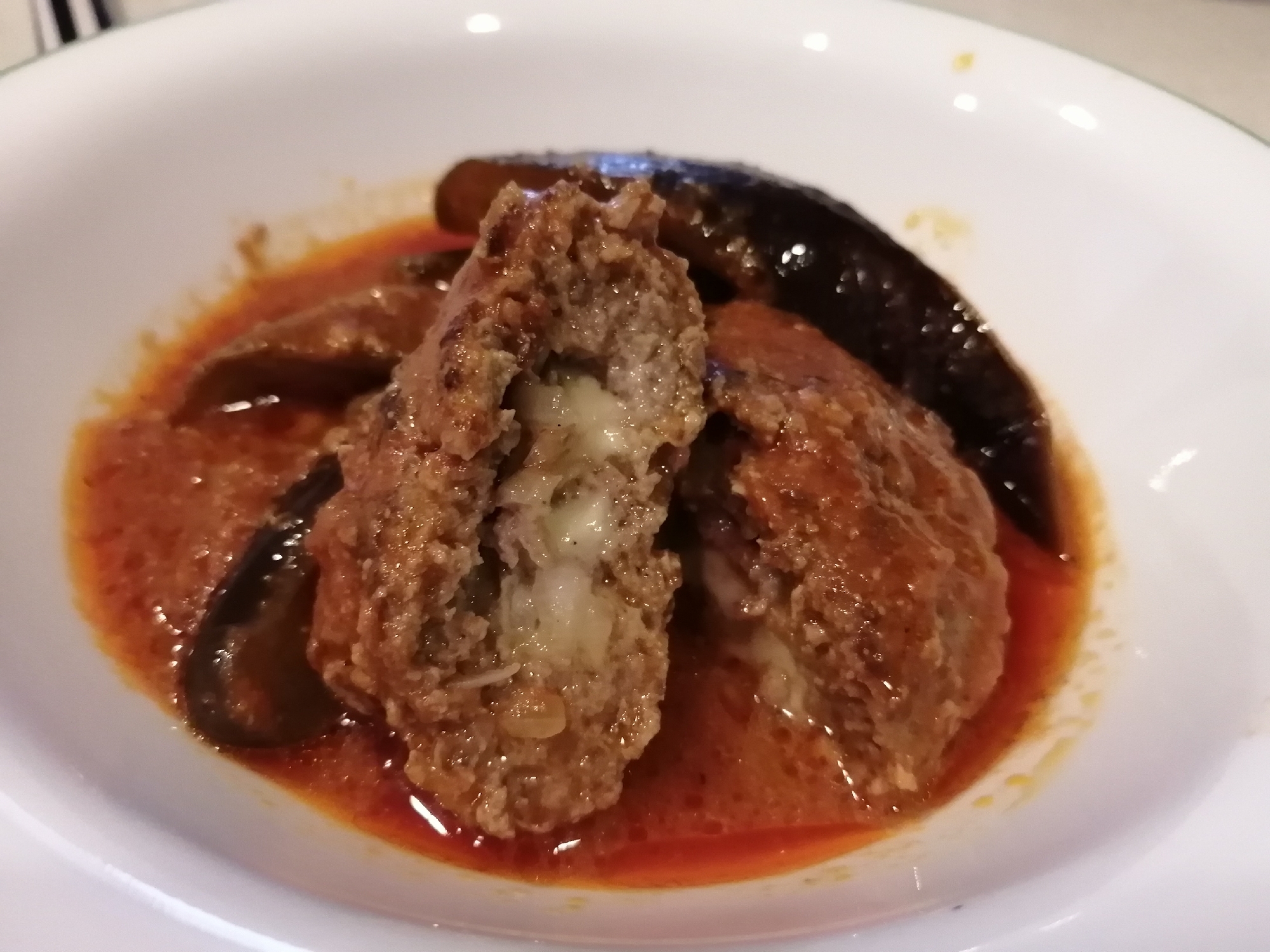 チーズイン茄子煮込みハンバーグ