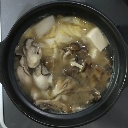 ポカポカ温まる！牡蠣の味噌鍋