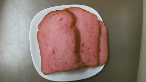 春の味覚 めっさ苺の香り ピンク色のいちごパン レシピ 作り方 By Rifumo 楽天レシピ