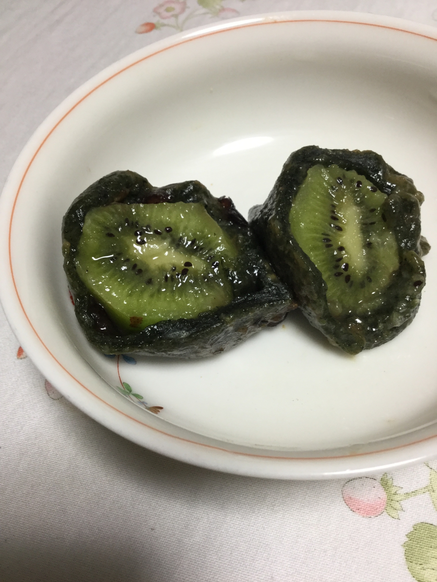 よもぎ餅のキイウイ包み