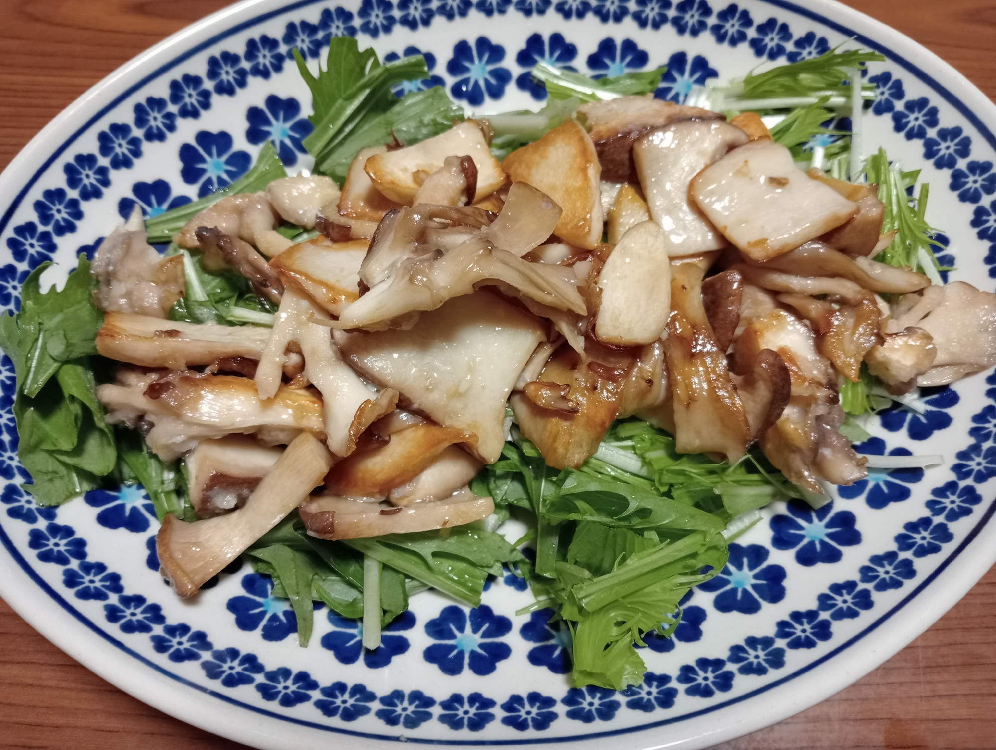 本当に簡単!いろいろきのこと水菜のサラダ