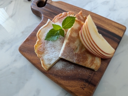 りんごたっぷり♡豆腐でもっちり♡りんごホットケーキ