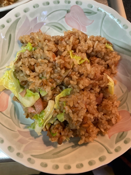 お手軽に作れました。
ごま油を入れて納豆の臭さを消して、美味しく食べられました。
3人前作って納豆を3パック入れましたが次は2パックぐらいにしたいと思いました。