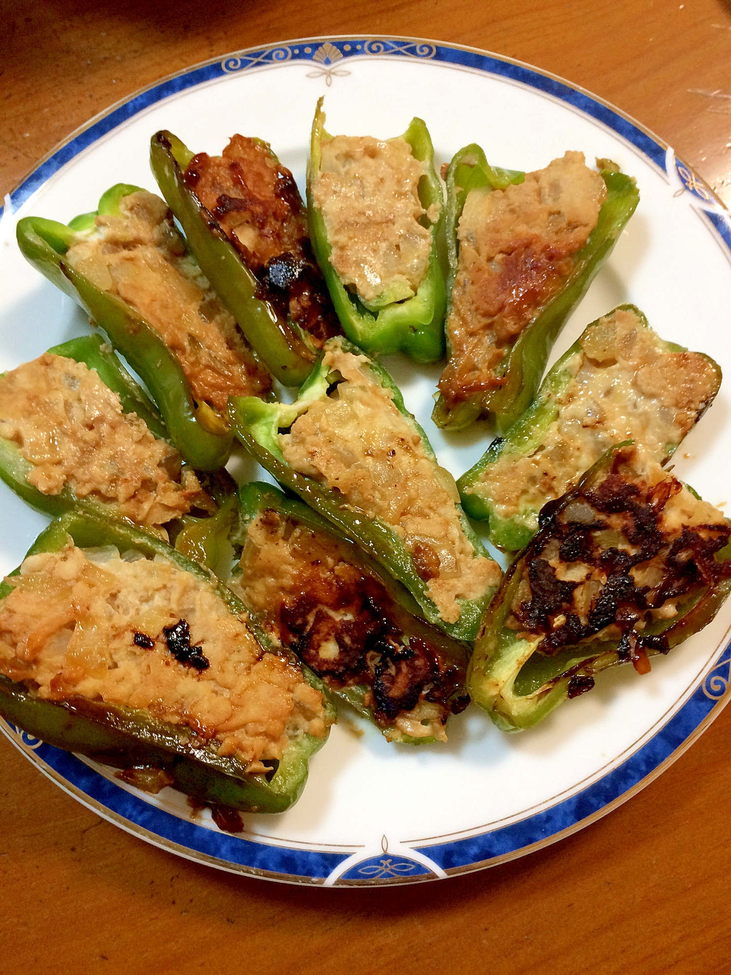 甜麺醤がポイント★ピーマンの肉詰め