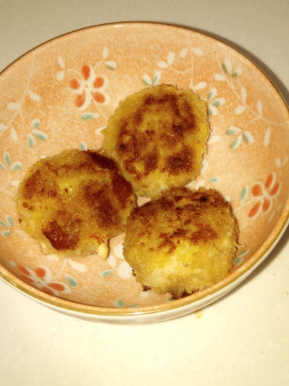 このレシピで初めてメンチカツを作る気になりました！少しシュレッドチーズを入れてみました。美味しかったです。