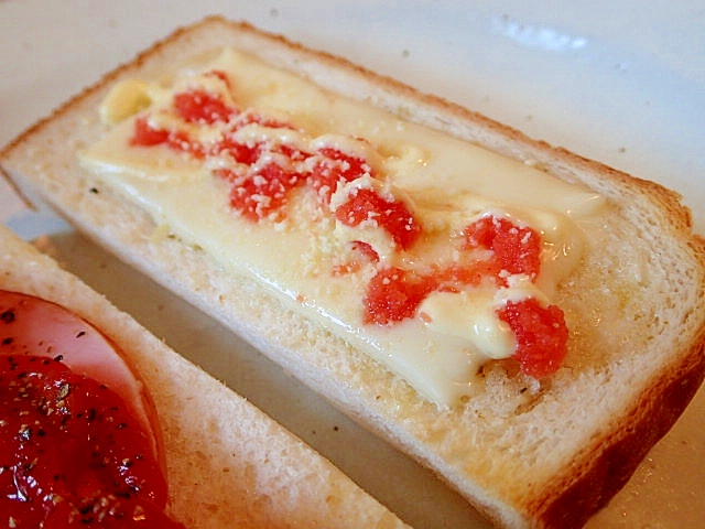 トリプルチーズと辛子明太子のトースト
