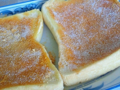 朝食にいただきました。きな粉がバターになじんでしっとりしておいしかったです☆簡単なのでまた作りますp(^^)qごちそうさまでした！