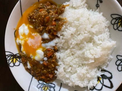 ゆで卵は失敗しましたが、ドライカレーはとっても美味しくできました！
また作ります！