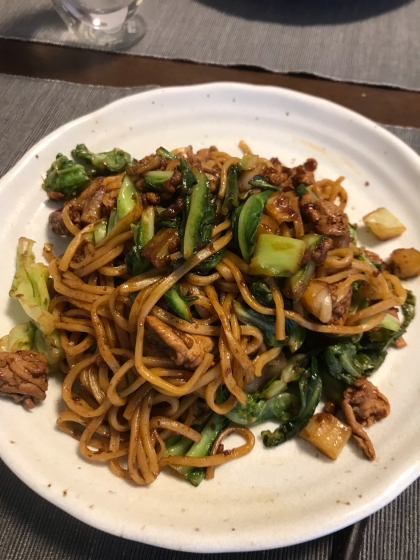 豚バラがなく、豚こまで。麺の上に油かけるとするっとしてとても美味しく感じました！