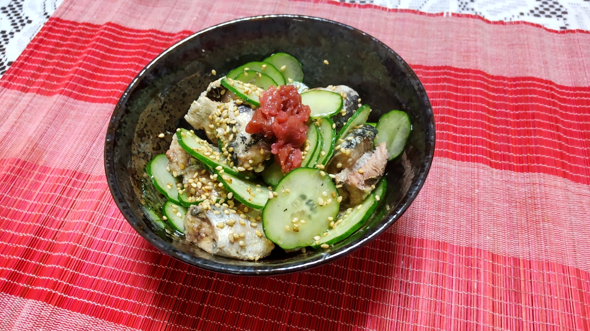 おつまみレシピ♪いわしの水煮缶ときゅうりの梅肉添え