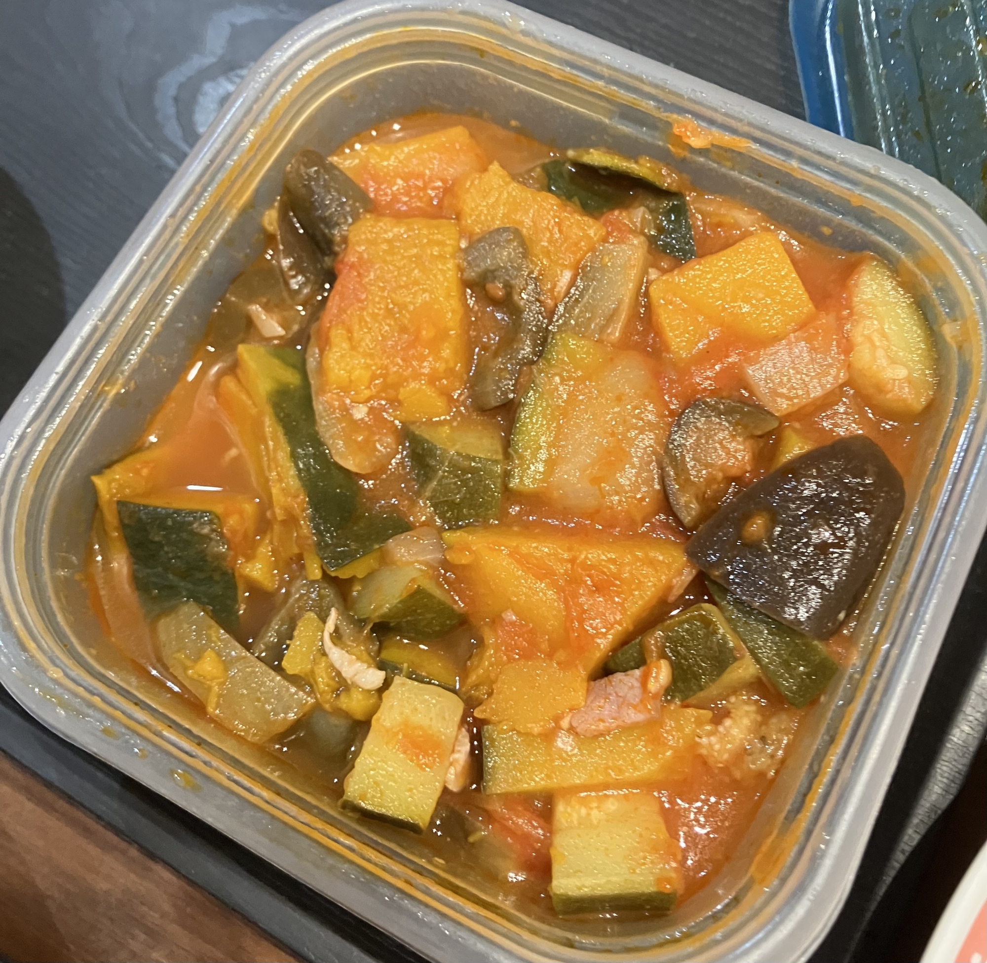 トマト缶でズッキーニとかぼちゃとなすのラタトゥユ