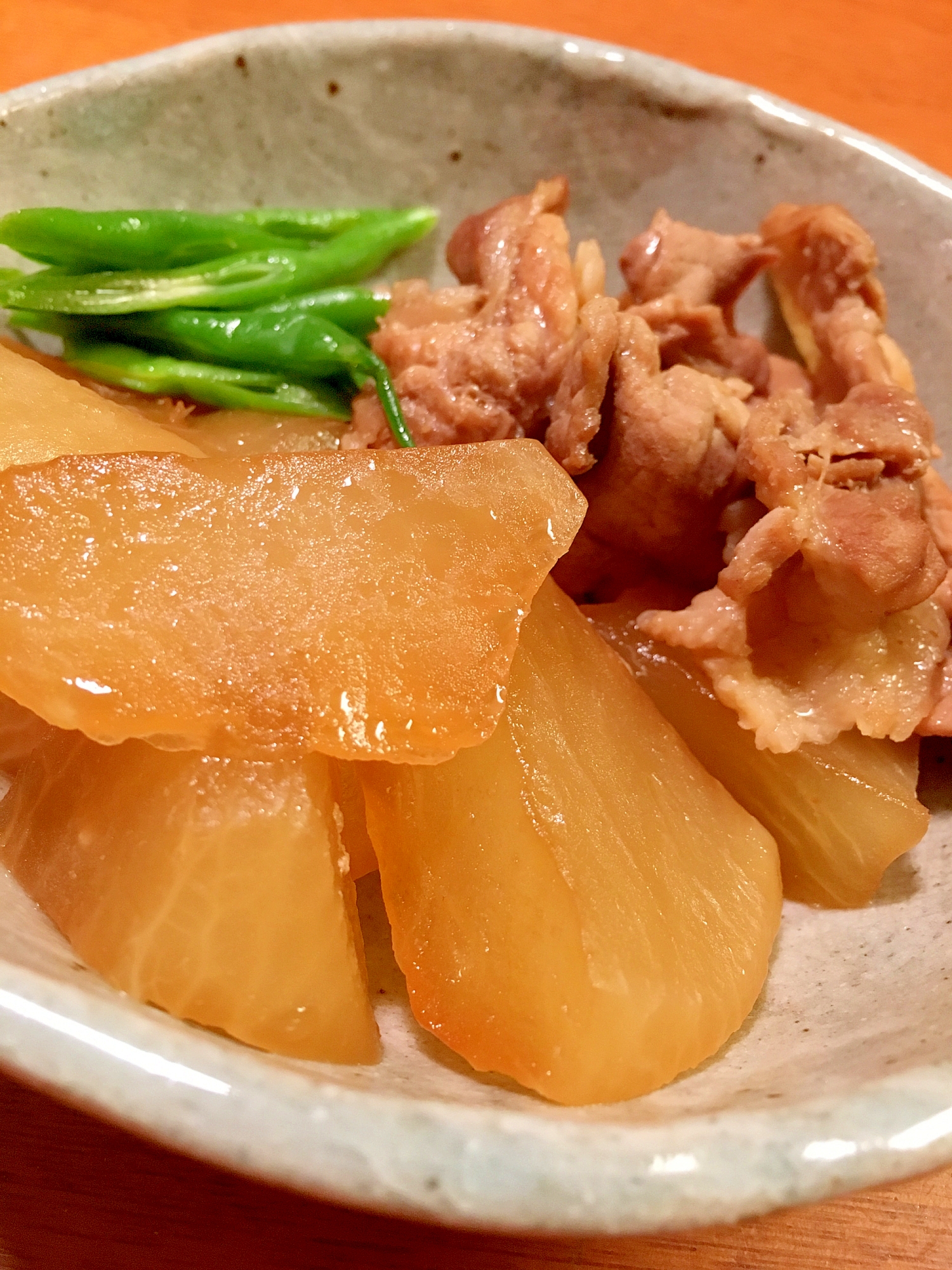 パクッ・じゅわ〜☆しみしみ大根と豚肉のオイスター煮