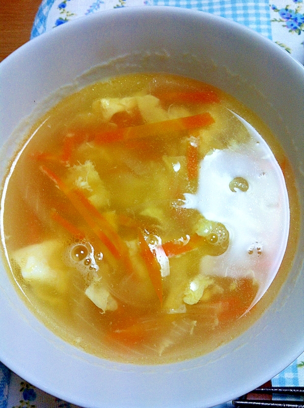 玉ねぎとにんじんの中華風たまごスープ。