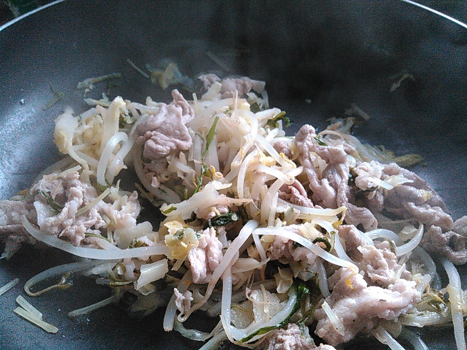 もやし水菜キャベツと豚肉のハーブソルト茹で炒め