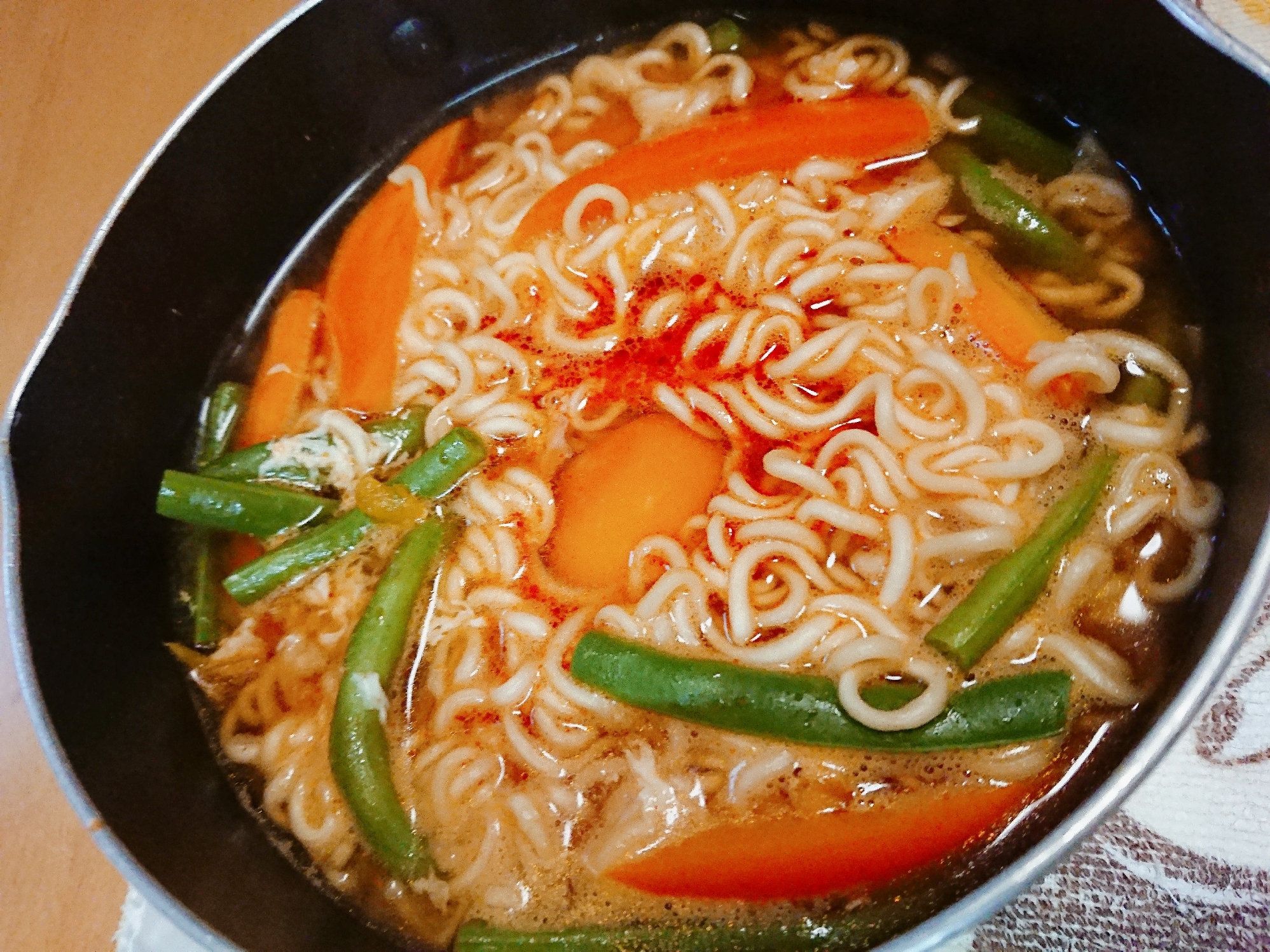 夏野菜入りのサッポロ一番味噌ラーメン