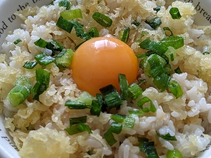 天かすと麺つゆで食べすぎ注意な卵かけご飯