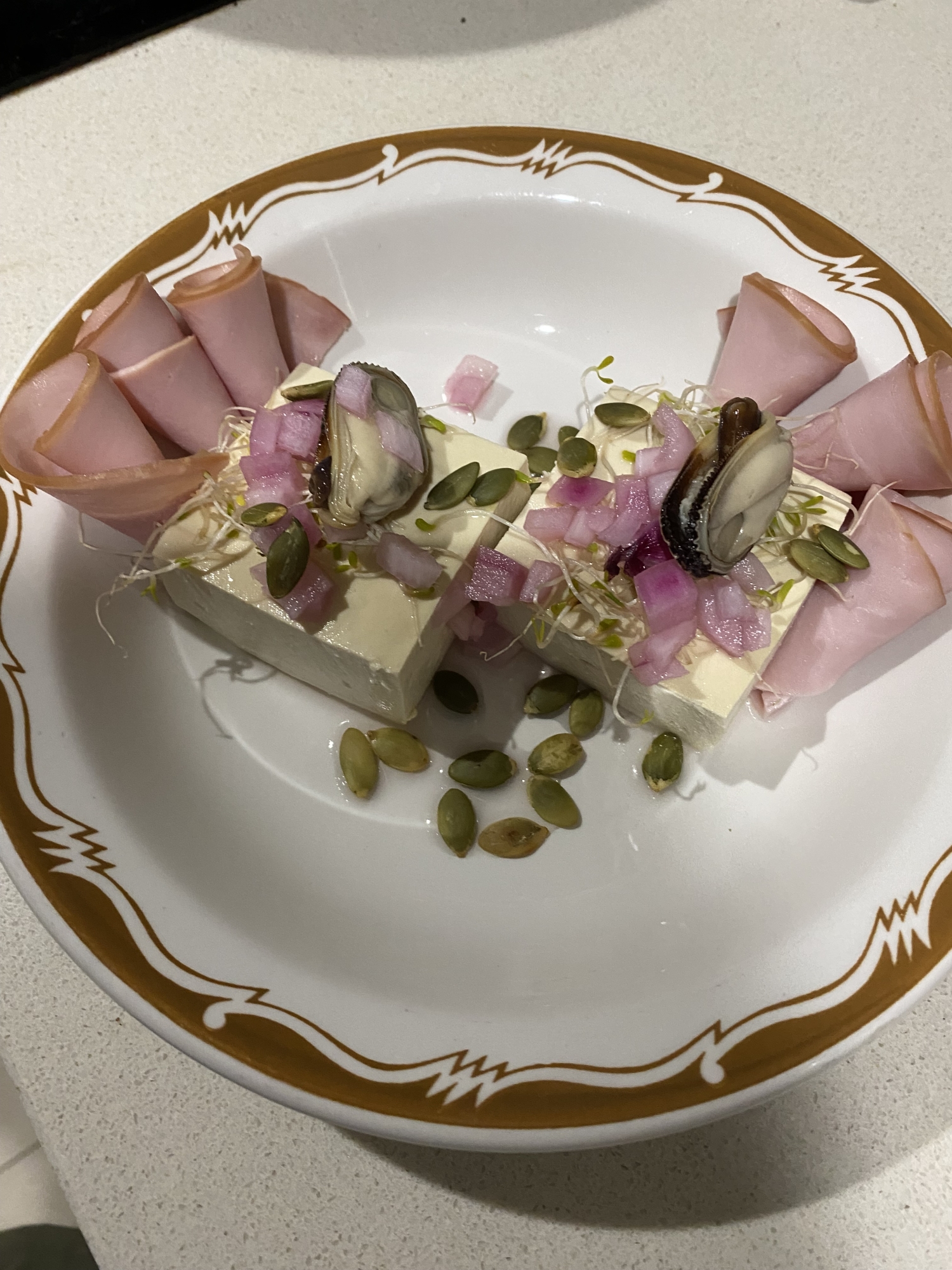 デコレーション豆腐サラダ