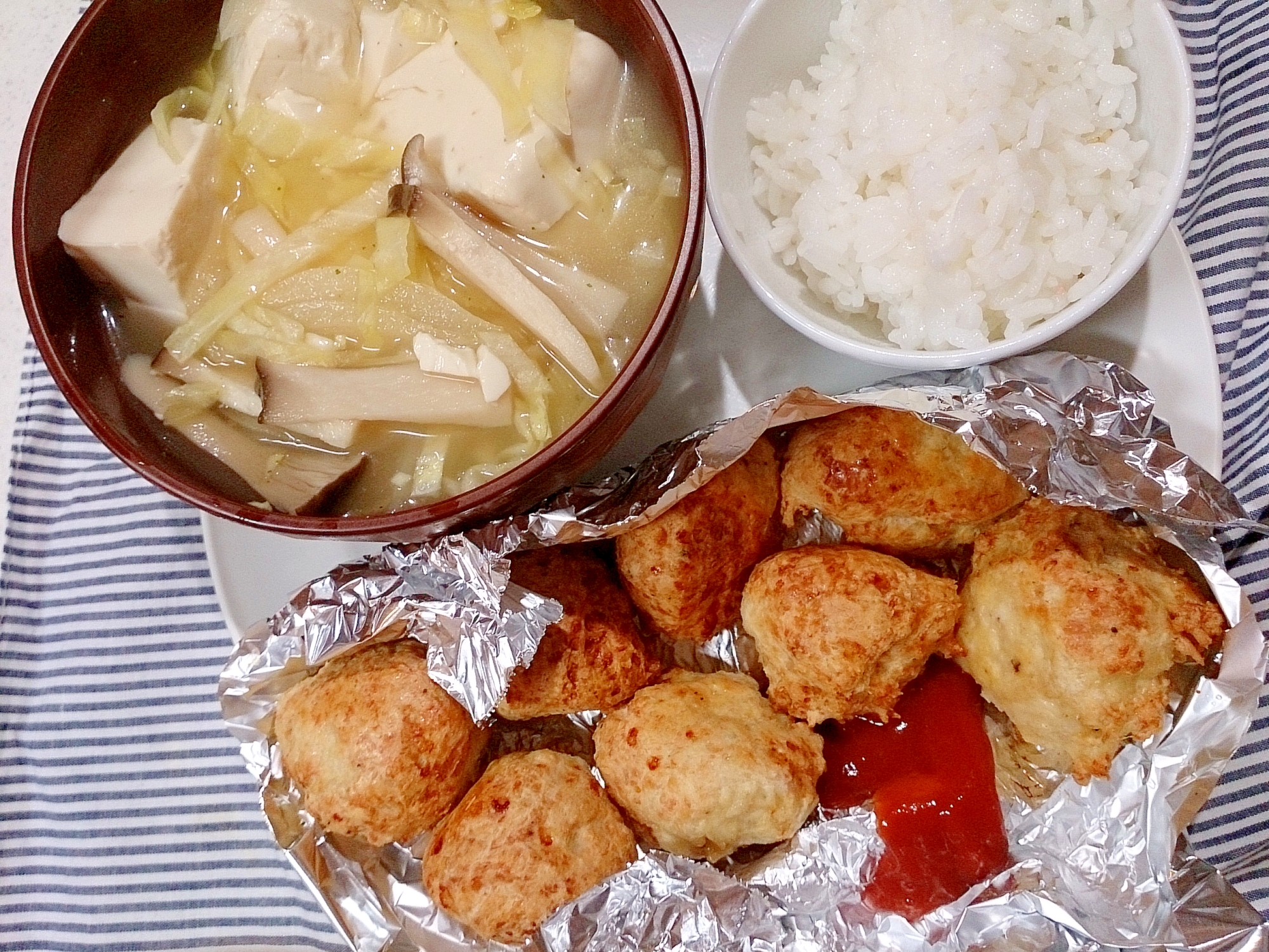 ワンプレート　豆腐入りナゲットと野菜の洋風スープ