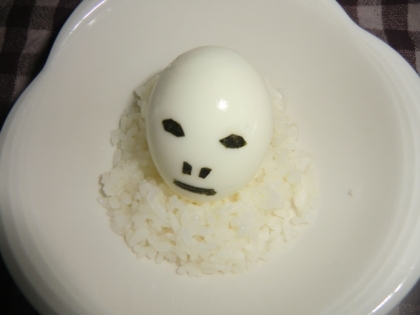 気になっていたスケキヨ。白飯で作っちゃいました・・・
こうして見ると、私のは宇宙人ぽいかも？
気持ちはスケキヨで（笑）インパクトすごいです★