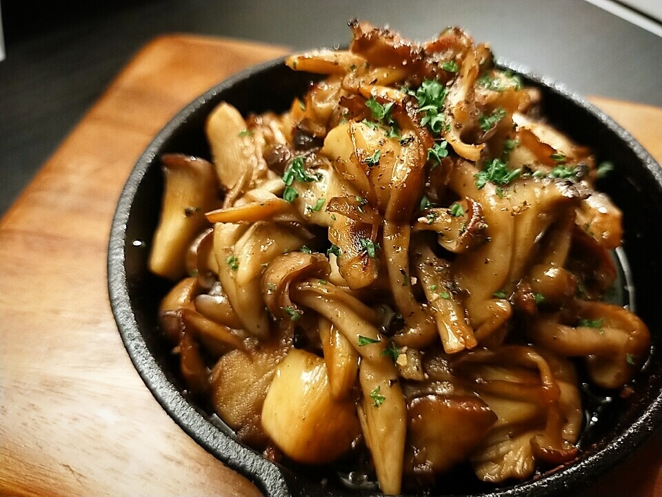 プロ直伝!究極のきのこのガリバタソテー