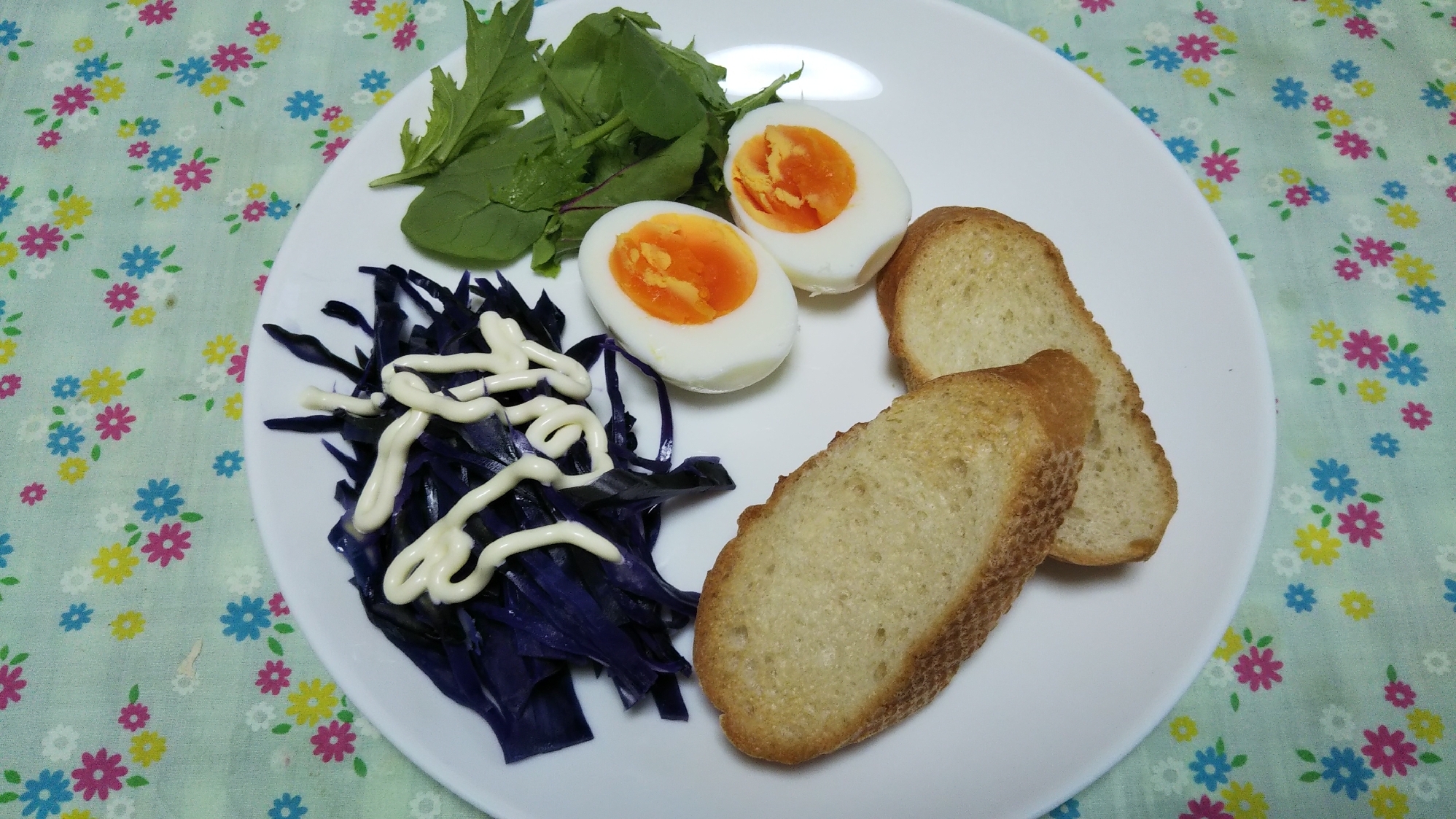 茹でレッドキャベツとフランスパントーストの朝食☆