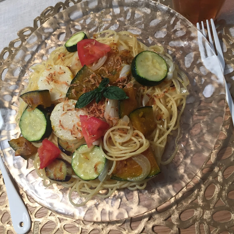 夏野菜と桜海老のペペロンチーノ