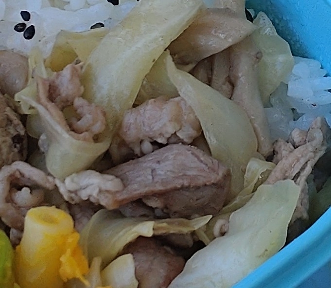 キャベツと豚肉と舞茸のマヨポン炒め