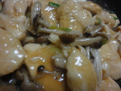 美味しそう～と朝から夕飯はこれと決めていました。ぶなしめじとホワイトしめじで！
ご飯がすすみますね♪また作ります♡