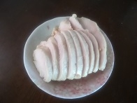 しっとりとやわらかくおいしい鶏ハムが作れました。