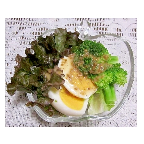 ゆでたまごのサラダ（サニーレタス・ごまドレetc）