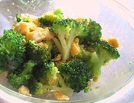 は～い！　ご対面だす～(*^-^*)　緑が色鮮やかなブロッコリーは健康には欠かせないお野菜ですよね。　モサモサ食感も気にならなくて美味しかったです＾＾*