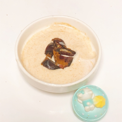 キンプリンさん♪プルーンより固めですが栄養価は似ているデーツで作りましたキティちゃんをキンプリンさん風に置いてみたら楽しくなりました♪⇡⇡ﾉᐢ•͈ ᎑•͈ᐢﾉෆ