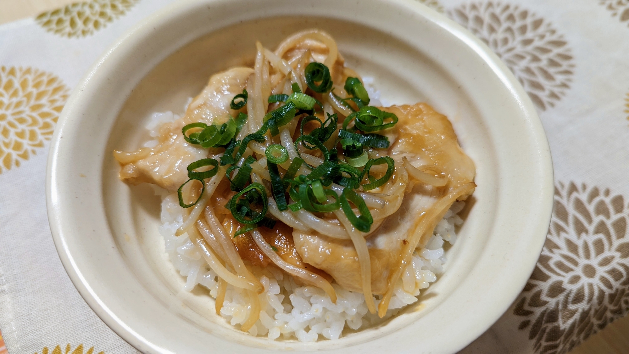 ❇胸肉で節約❇　鶏胸肉のしょうが焼き丼