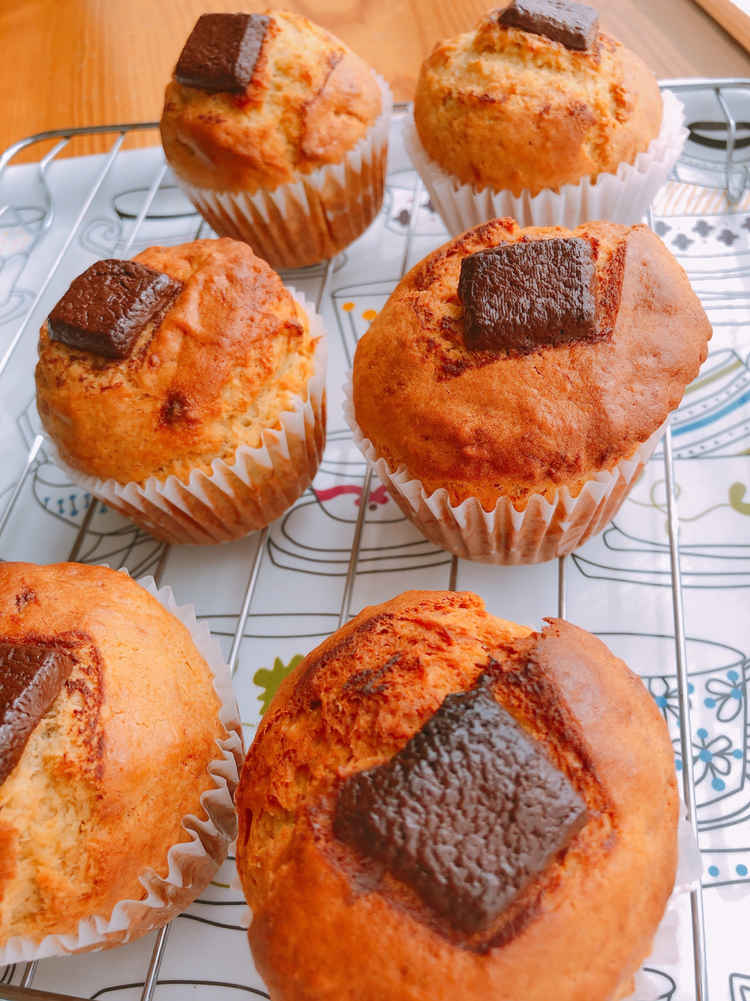 トッピングが簡単お菓子♪焼きチョコカップケーキ