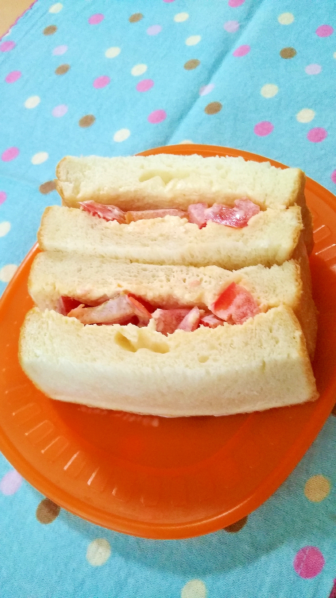 6枚切り食パンで★フレッシュトマトサンドイッチ