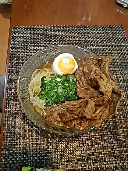 焼き肉と野菜たっぷり具だくさん冷麺