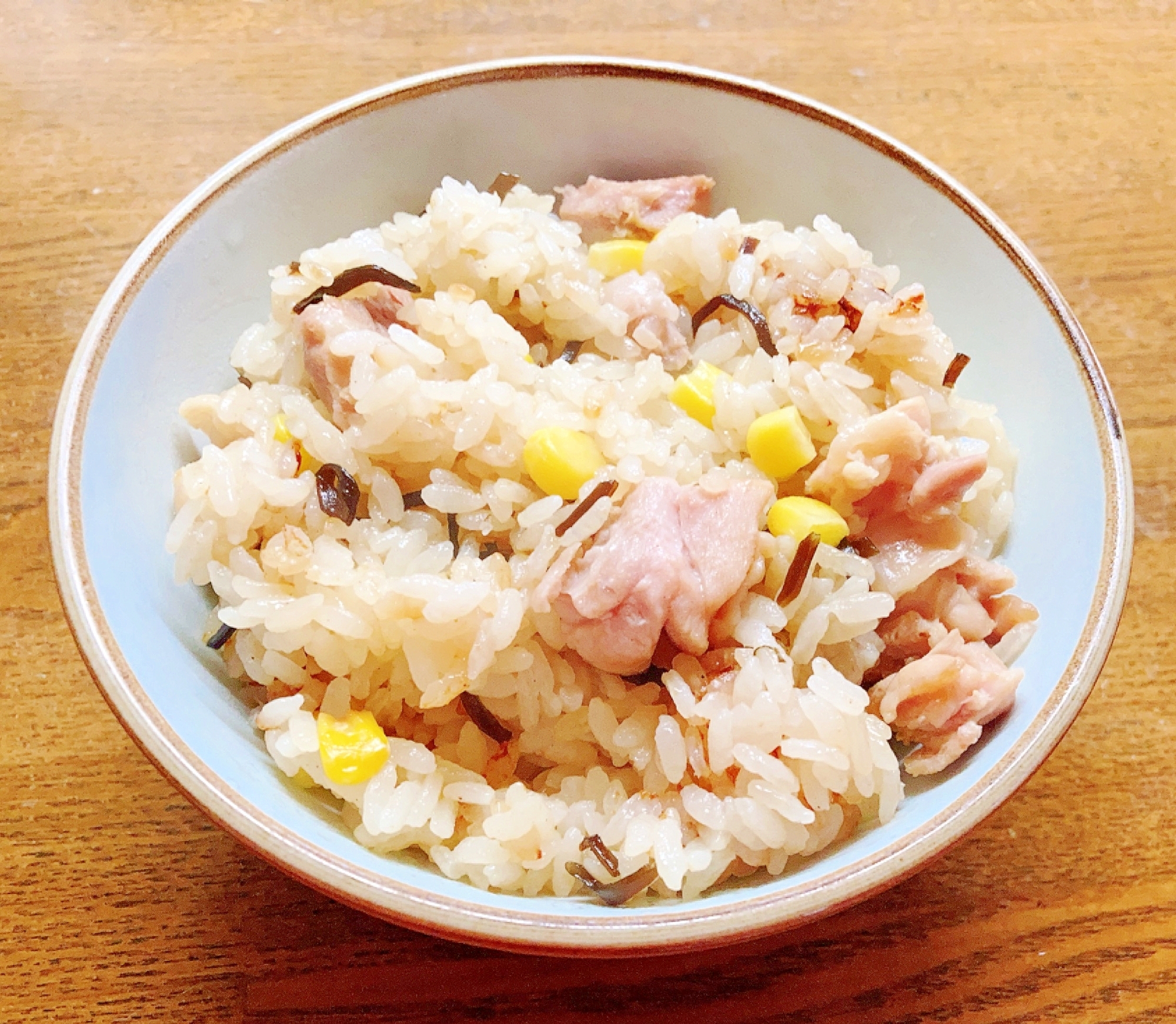 鶏肉と塩昆布ととうもろこしの炊き込みご飯