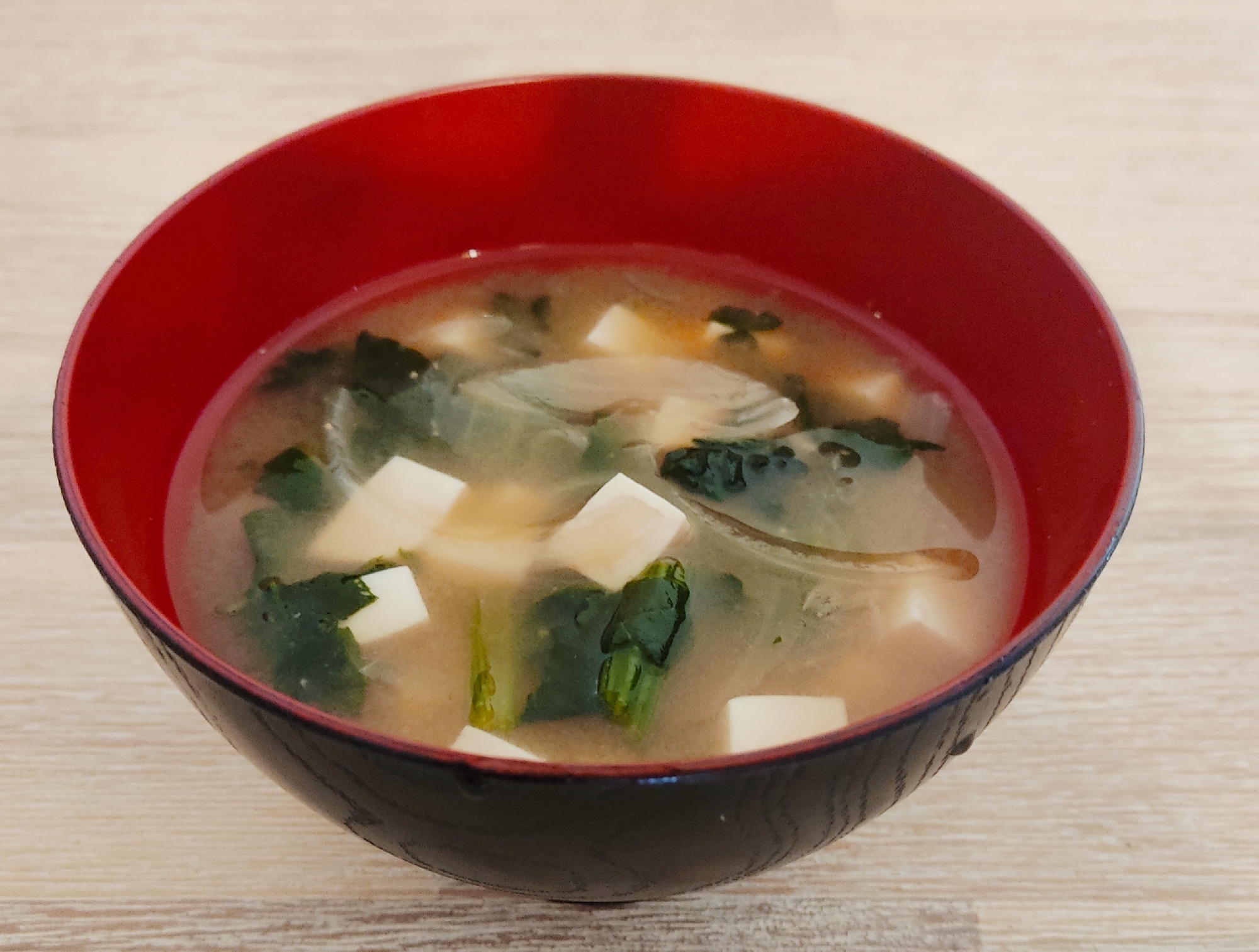 ほうれん草と玉ねぎと豆腐のお味噌汁