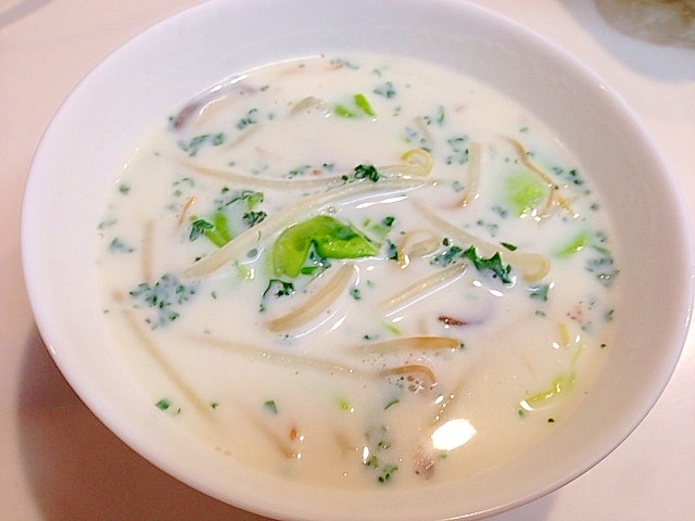 キャベツとモヤシと椎茸で作る☆美味しいミルクスープ