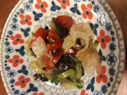 わかめとミニトマトと白木耳の中華サラダ