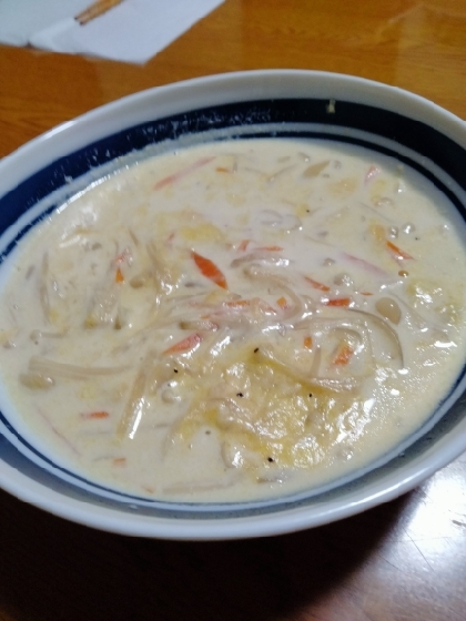 男性です。
パスタ、サラダに何かスープが無いかなって探していて見つけました。
最後、塩をふった関係かちょっぴり、ちょっぴりだけですが塩辛くなってしまいました。